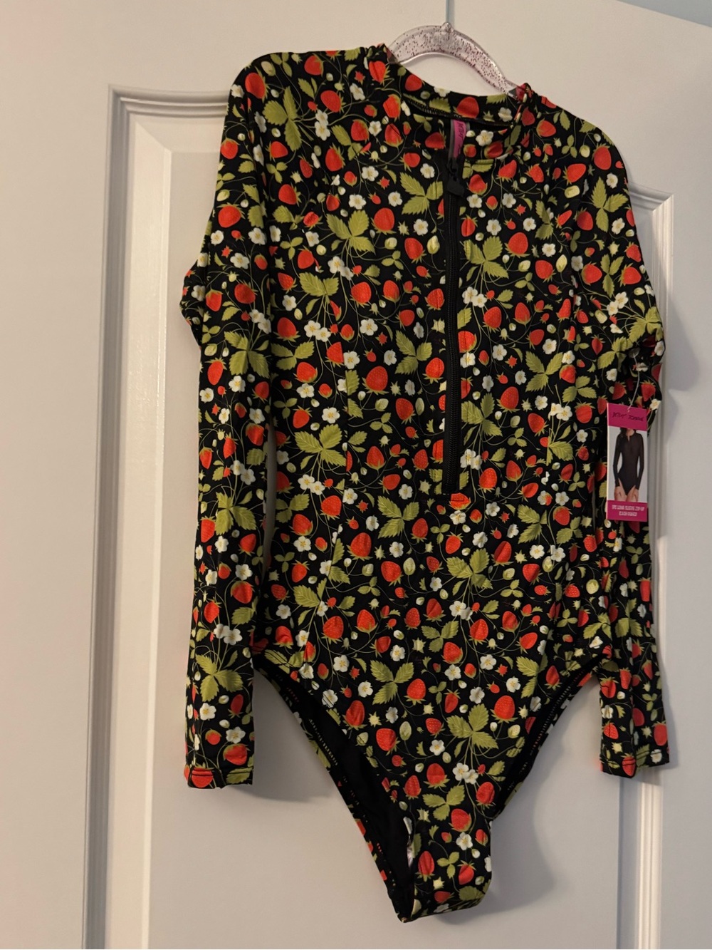 New Betsey Johnson Strawberry long sleeve rashguard Medium M swim suit women's